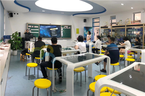 1529473499259508.jpg 廣東省深圳市南山區(qū)第二外國語學(xué)校1_副本.jpg